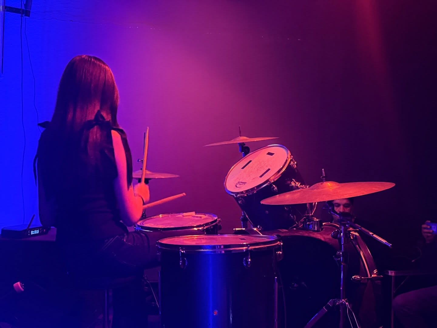 Alumna en batería concierto CEART